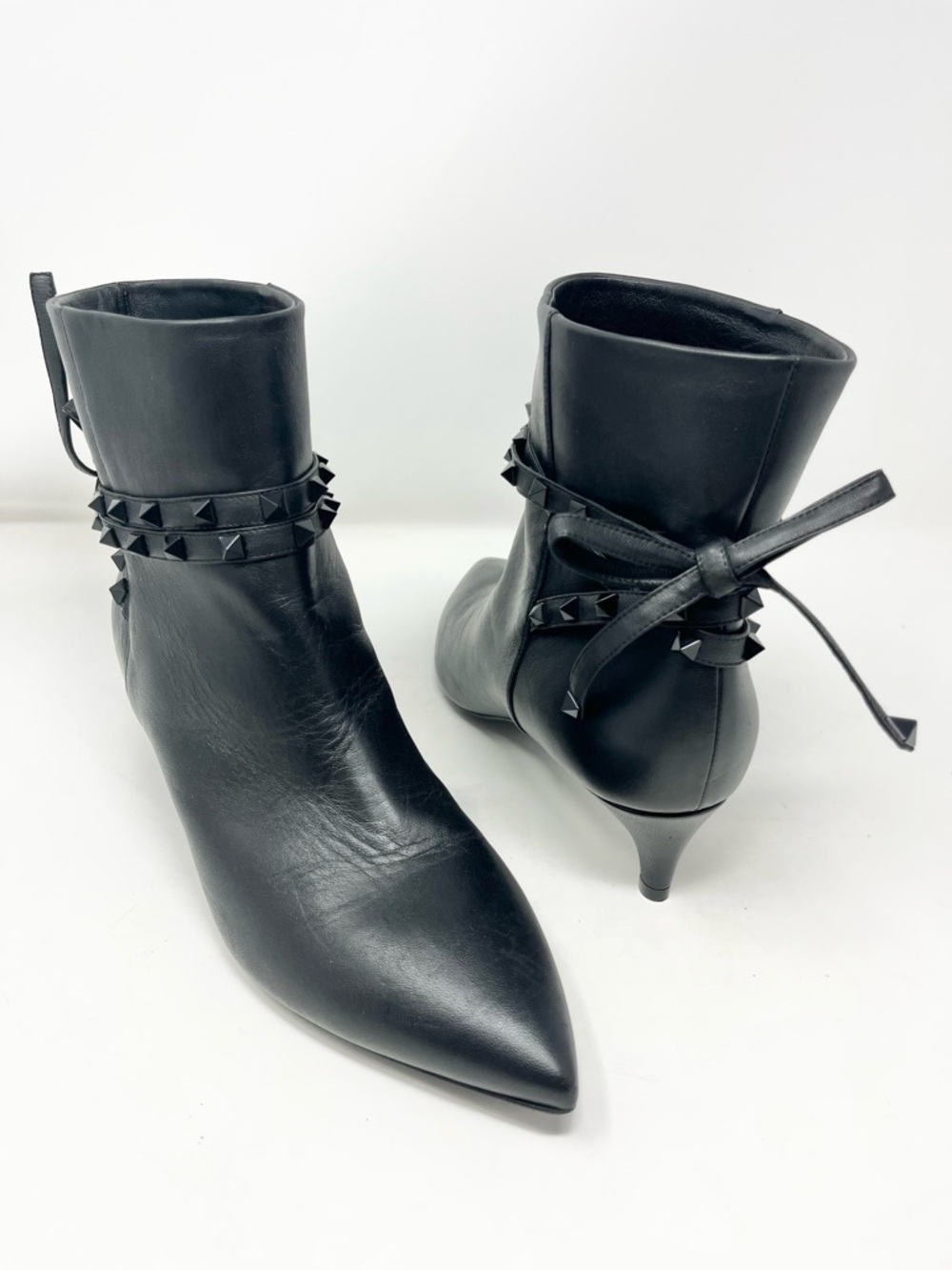 NEW Valentino Garavani Black Leather Rockstud Ankle Boot Tie Bow size 41 EU